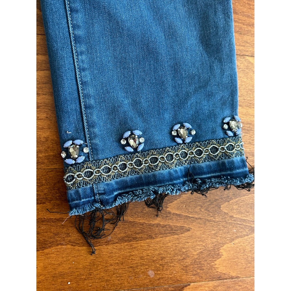 NYDJ for Chicos Straight Leg Jeans Blue Embellished Frayed Hem Sz 6 Medium Wash - Picture 2 of 7